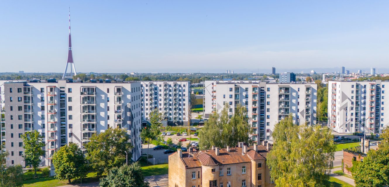 Gan sērijveida ēkās, gan jaunajos projektos palielinās pārdošanai piedāvāto dzīvokļu skaits