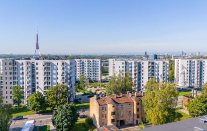 Gan sērijveida ēkās, gan jaunajos projektos palielinās pārdošanai piedāvāto dzīvokļu skaits